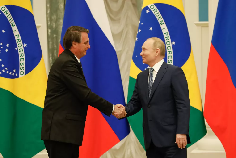 Após Bolsonaro anunciar que deve importar diesel da Rússia, Zelensky fala sobre sanções com presidente brasileiro